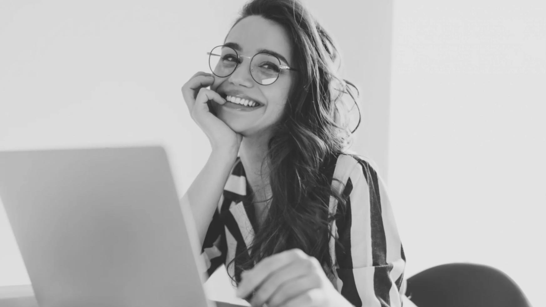 Участники программы обсуждают финансовое планирование во время практического занятия